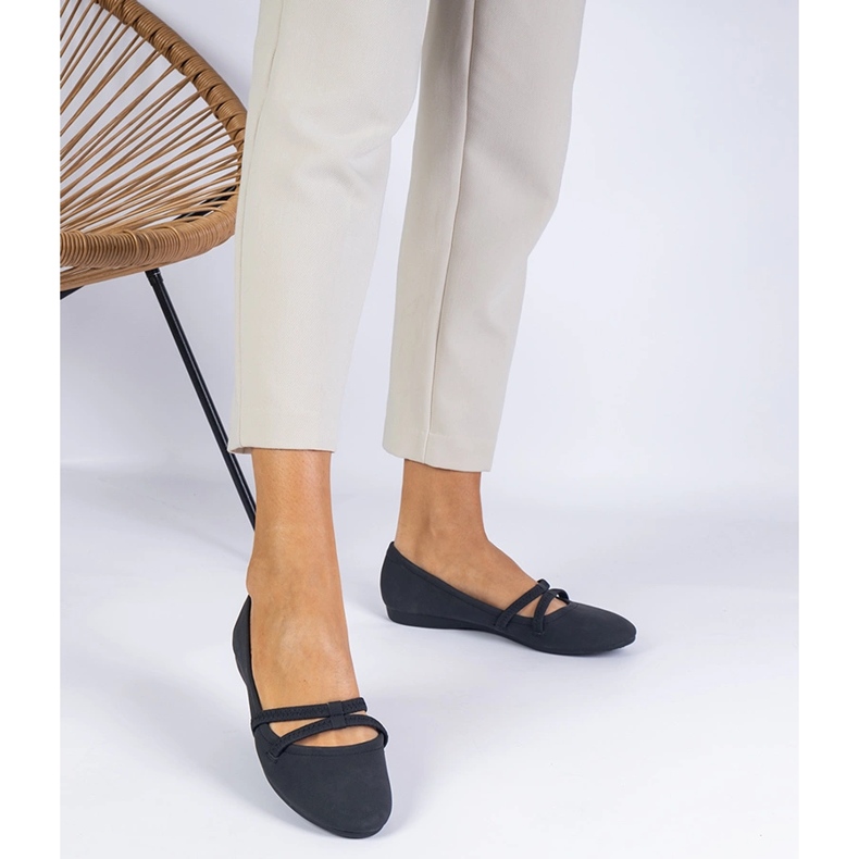 Ballerinas de mujeres negras hechas de Matt Eco -Leather negro 1