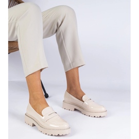 Mocasines barnizados beige decorados con circones 1 Mocasines barnizados beige decorados con circones 1