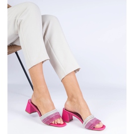 Chanclas rosa elegantes en el pilar con circones rosado 2