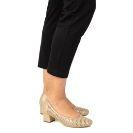 Exquisite Bombas de cuero abiertas en un tacón estable 1622ex beige 1