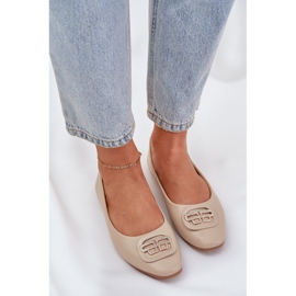 Bailarinas en una suela plana con un adorno para 58p beige 5