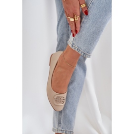 Bailarinas en una suela plana con un adorno para 58p beige 6