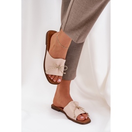Suelas planas con un arco beige decorativo 5