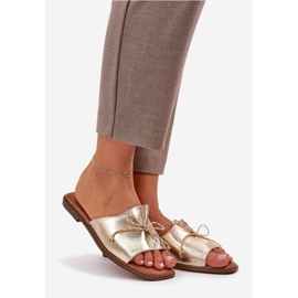 Chanclas de suela plana con un arco de oro decorativo dorado 1