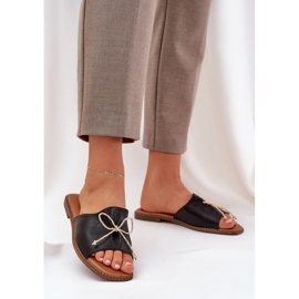 Chanclas de suela plana con un arco negro decorativo 2