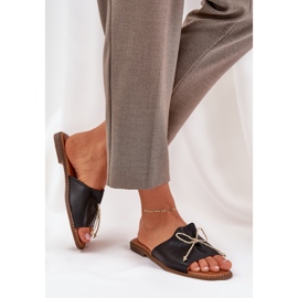 Chanclas de suela plana con un arco negro decorativo 7