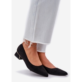 Bombas con tacones bajos y dedos puntiagudos negros 1