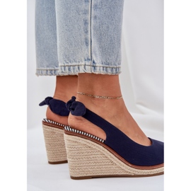 Sandalias azul marino con tacón de cuña 6