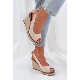 Sandalias de cuña beige con trenzas 3