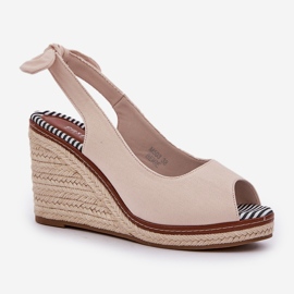 Sandalias de cuña beige con trenzas 4