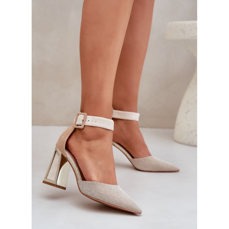 Sandalias en el poste con punta de los dedos de los pies puntiagudos beige 2