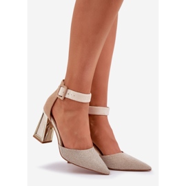 Sandalias en el poste con punta de los dedos de los pies puntiagudos beige 1 Sandalias en el poste con punta de los dedos de los pies puntiagudos beige 1