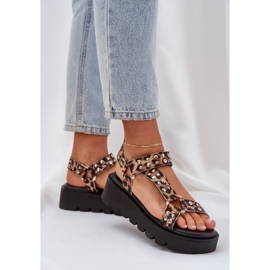 Sandalias decoradas en la plataforma de estampado de leopardo marrón 3