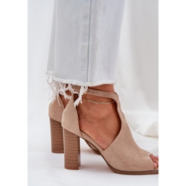 Sandalias en el beige de condición de gamuza ecológica 7