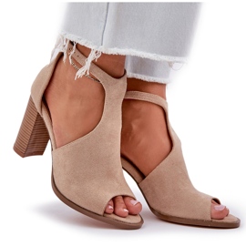 Sandalias en el beige de condición de gamuza ecológica 8