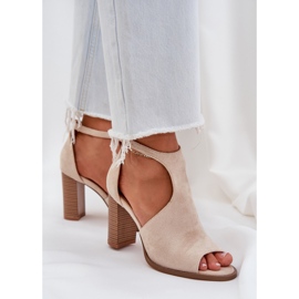 Sandalias en el beige ligero de pilar de gamuza ecológica 3