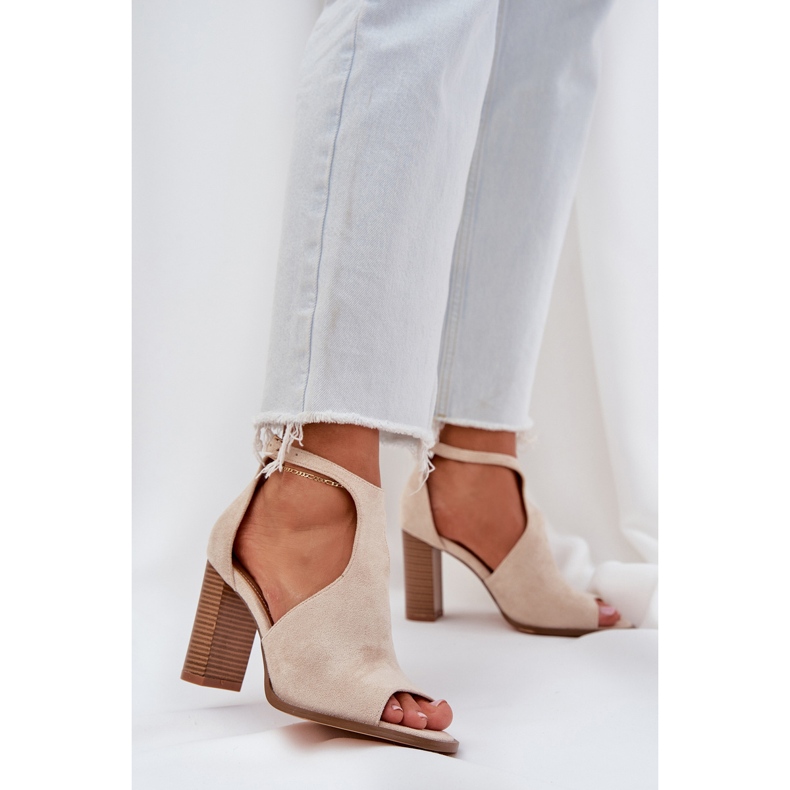 Sandalias en el beige ligero de pilar de gamuza ecológica 2