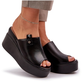 Zapatillas en la plataforma y un cuero negro ecológico de cuñas 7