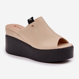 Zapatillas en la plataforma y la cuña beige de cuero ecológico 4