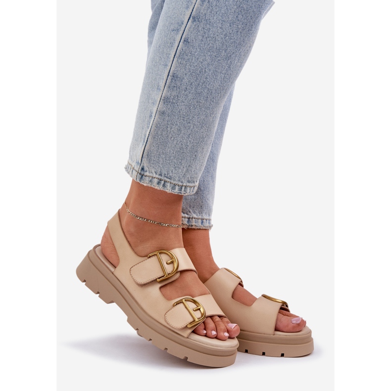 Sandalias de cuero ecológica con hebillas beige 1