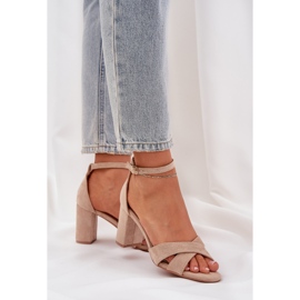 Sandalias en el talón del bar con beige ecológico 3