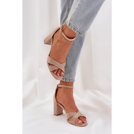 Sandalias en el talón del bar con beige ecológico 5
