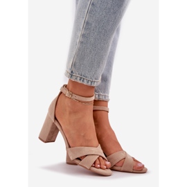 Sandalias en el talón del bar con beige ecológico 1