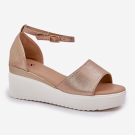 Sandalias de luz en la plataforma y delicadas cuñas de oro dorado 4
