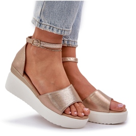 Sandalias de luz en la plataforma y delicadas cuñas de oro dorado 7