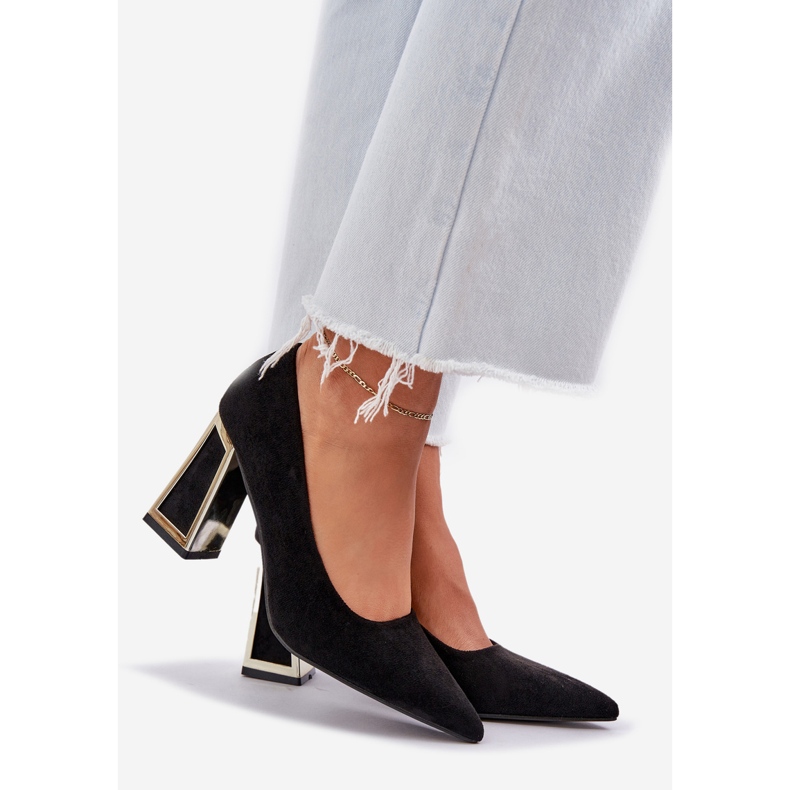 Bombas elegantes en las narices negras del puntero negro 1 Bombas elegantes en las narices negras del puntero negro 1