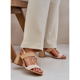 Sandalias en el tacón de la barra beige 2