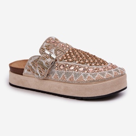 Chanclas decoradas en la plataforma beige 4