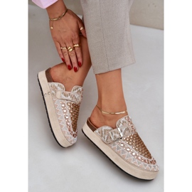 Chanclas decoradas en la plataforma beige 7