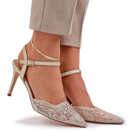 Tacones decorados con un tacón de oro abierto dorado 10