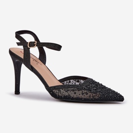 Tacones altos decorados con un tacón negro 4