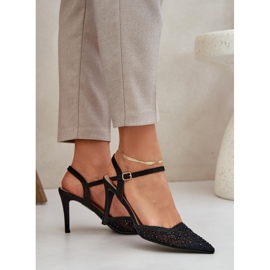Tacones altos decorados con un tacón negro 3