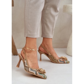 Tacones altos trenzados con un tacón marrón 2