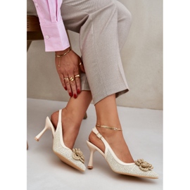 Nació tacones altos con un tacón beige 5