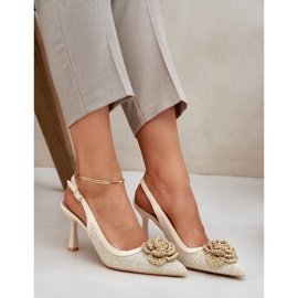 Nació tacones altos con un tacón beige 6