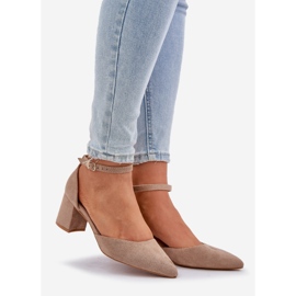 Bombas de Wyzszowe en el pilar oscuro. beige 1