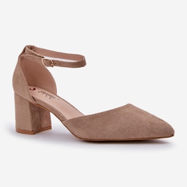 Bombas de Wyzszowe en el pilar oscuro. beige 2