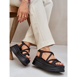 Sandalias en una plataforma masiva con rayas negras negro 7