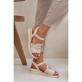 Jezzi Sandalias de cuña para mujeres con un adorno beige 5