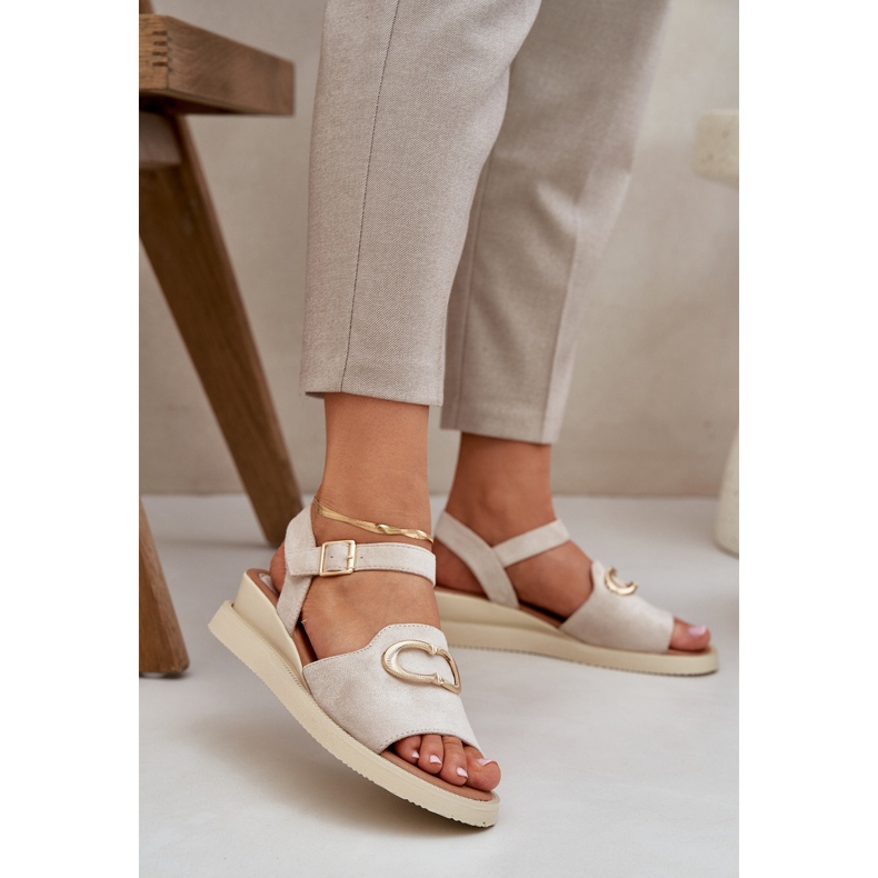 Jezzi Sandalias de cuña para mujeres con un adorno beige 2