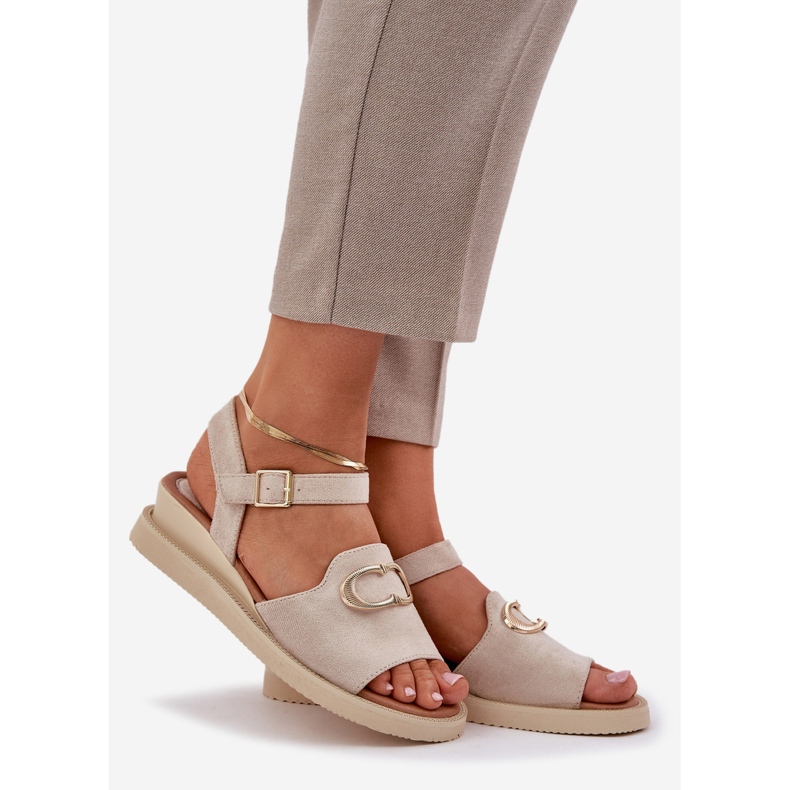 Jezzi Sandalias de cuña para mujeres con un adorno beige 1