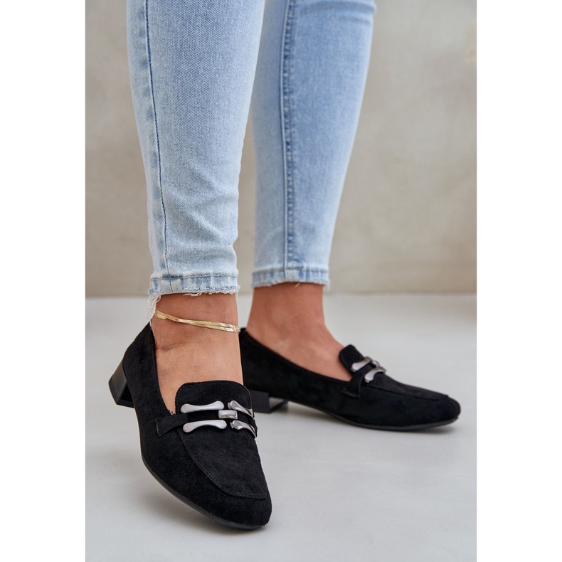 Mocasines con un adorno en un delicado tacón eco de gamuza negro 2