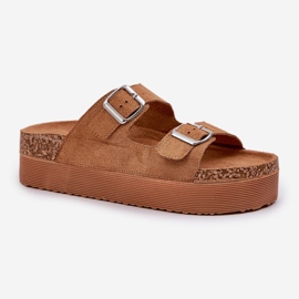 Zapatillas para mujeres en una plataforma masiva con hebillas de camello beige 4