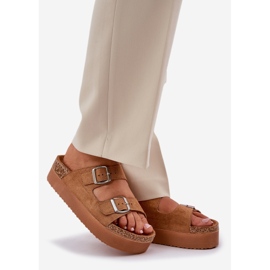 Zapatillas para mujeres en una plataforma masiva con hebillas de camello beige 1