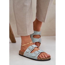 Material flip -flops en una suela de corcho con hebillas de menta verde 3