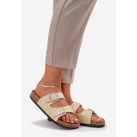 Material chanclas sobre una suela de corcho con hebillas amarillas amarillo 1 Material chanclas sobre una suela de corcho con hebillas amarillas amarillo 1